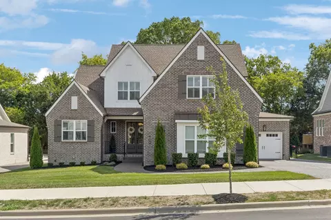700 Nottingham Ave, Hendersonville, TN 37075