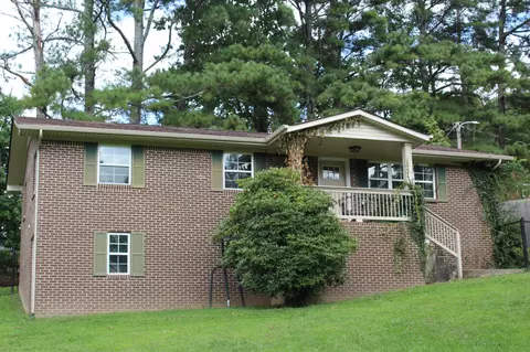 906 Saint Clair St, Tracy City, TN 37387