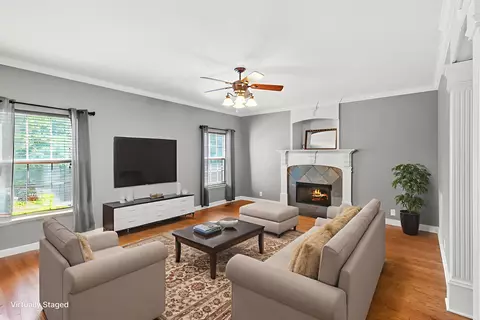 Living - 324 Foundry Cir, Murfreesboro, TN 37128 photo 2 of 7