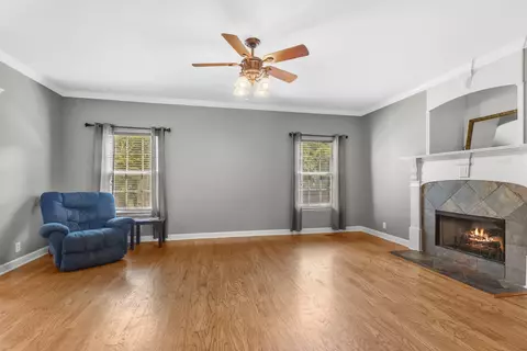 Living - 324 Foundry Cir, Murfreesboro, TN 37128 photo 4 of 7