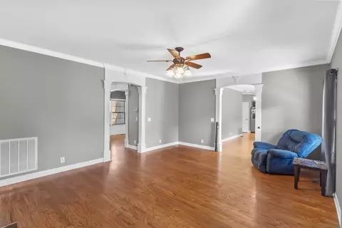 Living - 324 Foundry Cir, Murfreesboro, TN 37128 photo 6 of 7