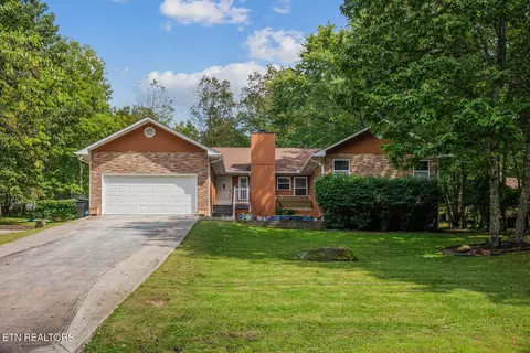 143 Rolling Green Dr, Crossville, TN 38558