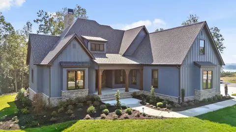 1762 Restful Dr, Soddy Daisy, TN 37379