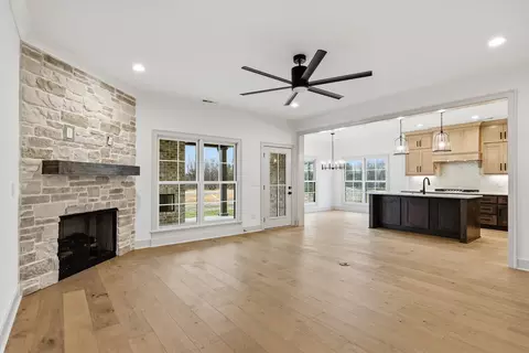 Living - 5512 Sinclair St, Murfreesboro, TN 37127 photo 1 of 3