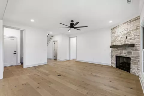 Living - 5512 Sinclair St, Murfreesboro, TN 37127 photo 2 of 3