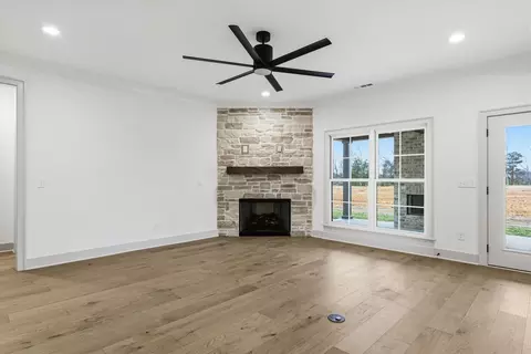 Living - 5512 Sinclair St, Murfreesboro, TN 37127 photo 3 of 3