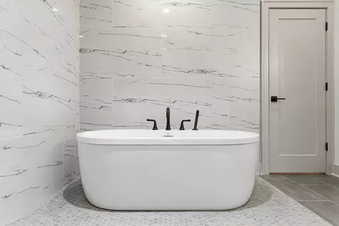 Bath - 5512 Sinclair St, Murfreesboro, TN 37127 photo 7 of 9