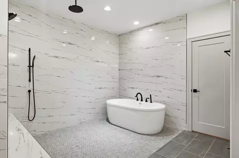 Bath - 5512 Sinclair St, Murfreesboro, TN 37127 photo 3 of 9