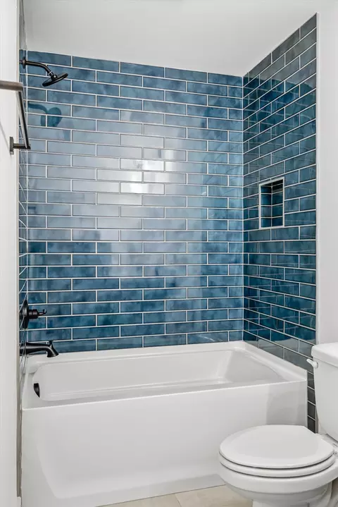 Bath - 5512 Sinclair St, Murfreesboro, TN 37127 photo 8 of 9