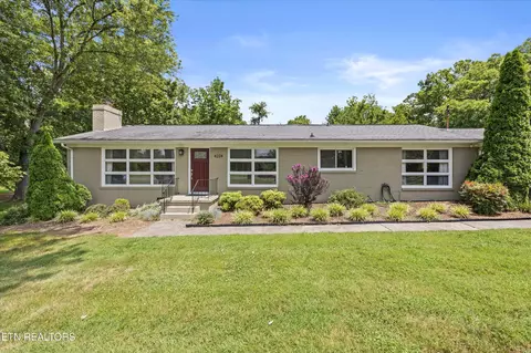 4224 NE Clairmont Dr, Knoxville, TN 37918