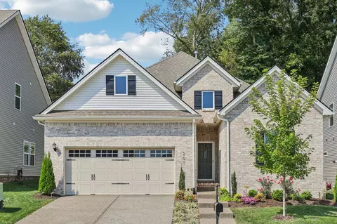 201 Hampshire Way, White House, TN 37188
