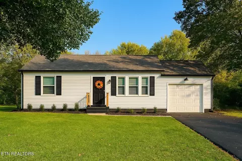 310 Canterbury Dr, Knoxville, TN 37920
