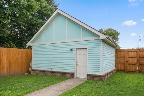 Exterior - 509 E 16th St, Chattanooga, TN 37408 photo 7 of 8