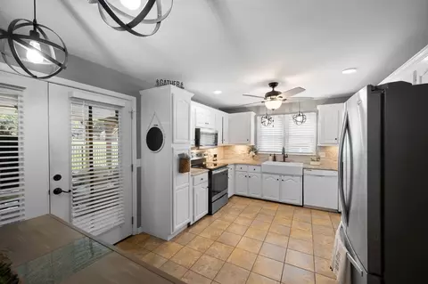 Kitchen - 154 Spring Valley Rd # B, Nashville, TN 37214 photo 1 of 2