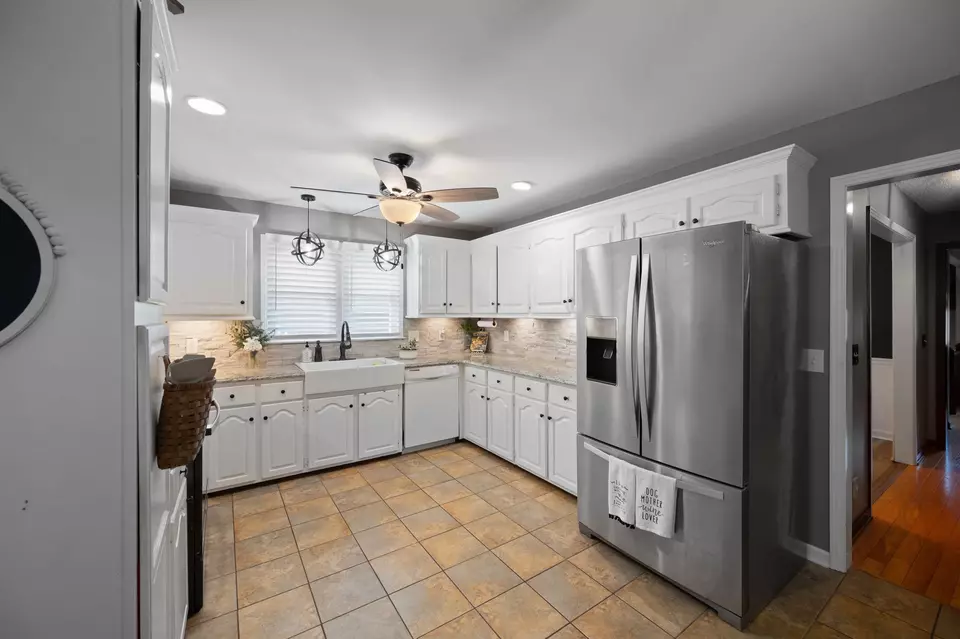 Kitchen - 154 Spring Valley Rd # B, Nashville, TN 37214 photo 2 of 2