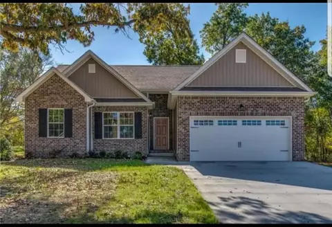 1482 Trainer Rd, Clarksville, TN 37042