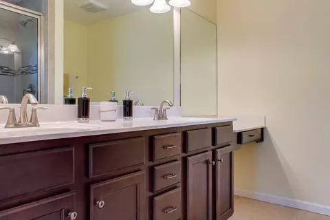 Bath - 950 Hunters Ln, Springfield, TN 37172 photo 1 of 2