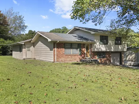 7749 Village Way Dr, Hixson, TN 37343