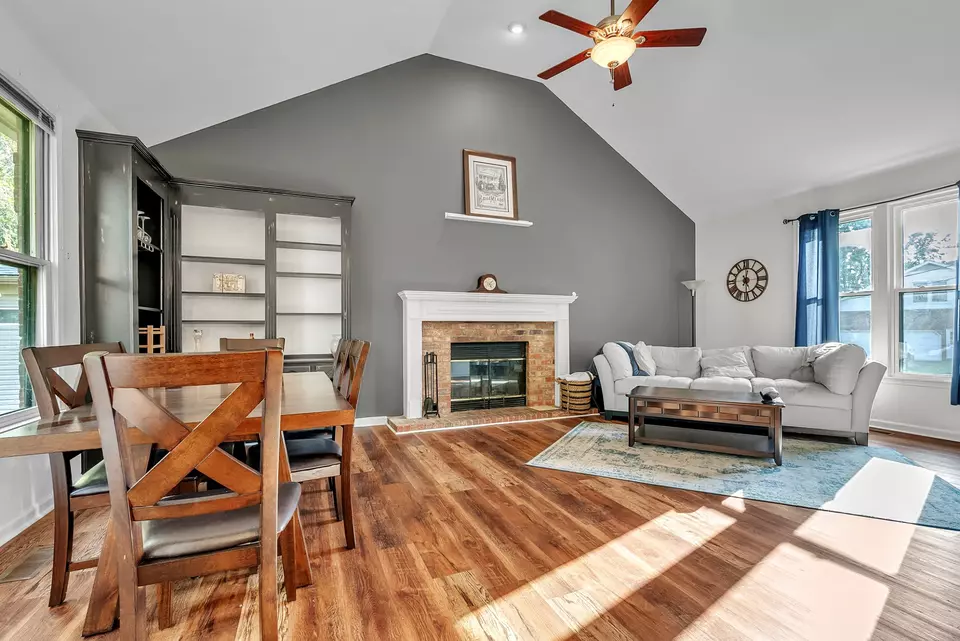 Living - 6408 Sugar Maple Ln, Nashville, TN 37221 photo 2 of 3