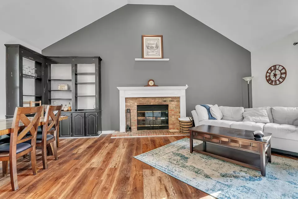Living - 6408 Sugar Maple Ln, Nashville, TN 37221 photo 3 of 3