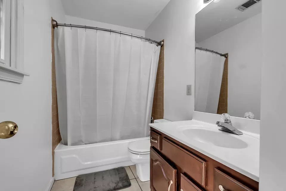 Bath - 6408 Sugar Maple Ln, Nashville, TN 37221 photo 3 of 3