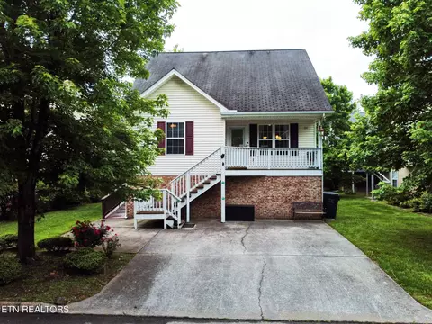 737 Plantation Dr, Pigeon Forge, TN 37863