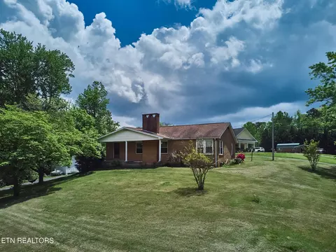 115 Cemetery Ln, Harriman, TN 37748