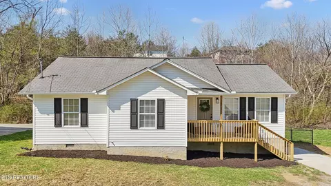 206 Sandy Hill Rd, La Follette, TN 37766
