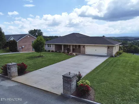 128 Skyline Dr, Dandridge, TN 37725