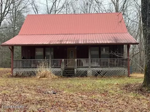 279 White Oak Cir, Sunbright, TN 37872