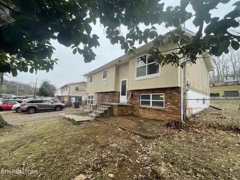 727 Green Meadows Dr, Knoxville, TN 37920