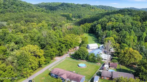 107 Massey Ln, Caryville, TN 37714