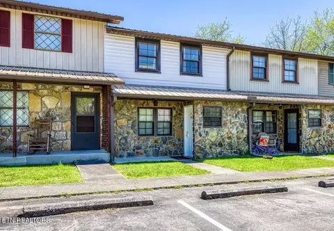 625 S Asbury Rd #16, Pigeon Forge, TN 37863