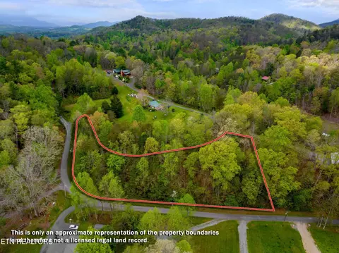 4042 Rivers Edge Dr, Cosby, TN 37722