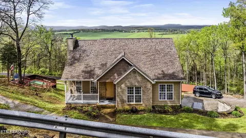 979 Quincy Rd, Jefferson City, TN 37760