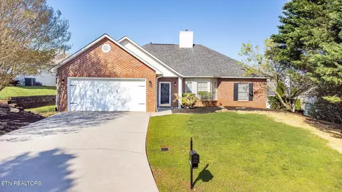 1318 Trey Vista Ct, Maryville, TN 37803