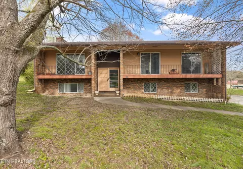 220 Elm Valley St, Clinton, TN 37716