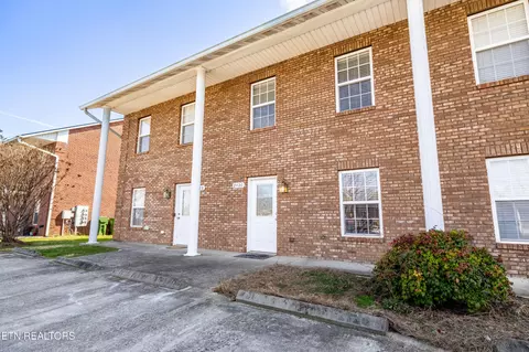 2420 Hallerins Court Ct, Maryville, TN 37801