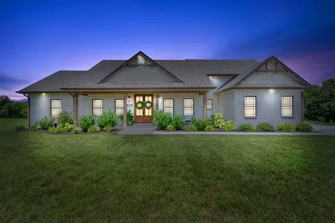 240 Hall Ct, Adams, TN 37010