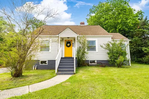 919 Montgomery Ln, Maryville, TN 37803