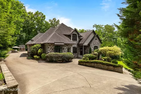 203 Georgian Ln, Sevierville, TN 37862