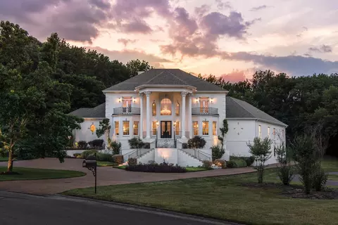 17 Castlewood Ct, Nashville, TN 37215