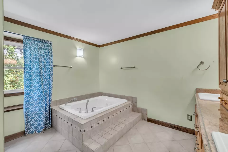 Bath - 103 Lexington Sta, Hendersonville, TN 37075 photo 2 of 6