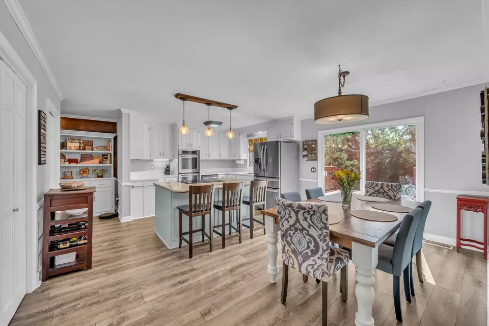 Dining - 103 Lexington Sta, Hendersonville, TN 37075 photo 1 of 2