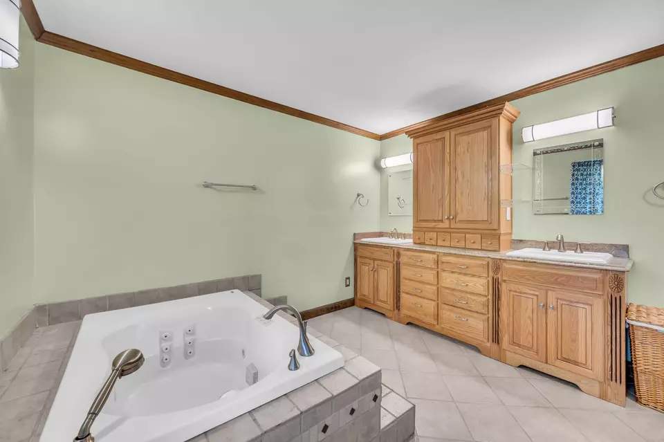 Bath - 103 Lexington Sta, Hendersonville, TN 37075 photo 3 of 6