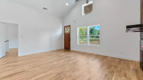 Living - 84 Devils Backbone Rd, Manchester, TN 37355 photo 4 of 9
