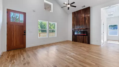 Living - 84 Devils Backbone Rd, Manchester, TN 37355 photo 5 of 9