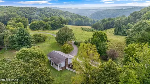 150 Day Ln, Clinton, TN 37716