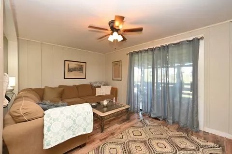 Living - 3083 Mooneyhan Rd, Springfield, TN 37172 photo 2 of 4