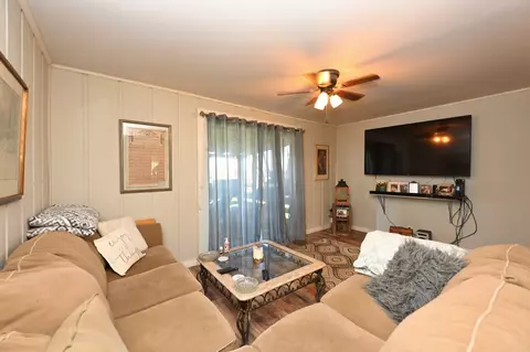 Living - 3083 Mooneyhan Rd, Springfield, TN 37172 photo 3 of 4